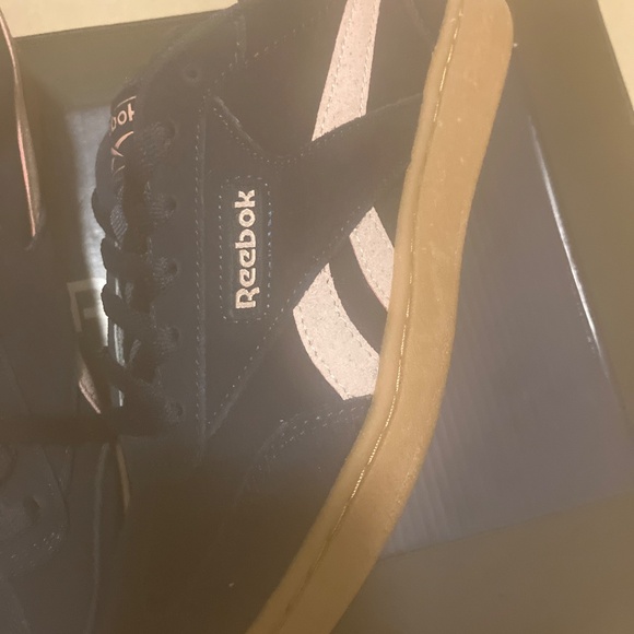 Reebok woman’s Sneaker 6.5 (navy blue,light pink,tan) - Picture 9 of 12